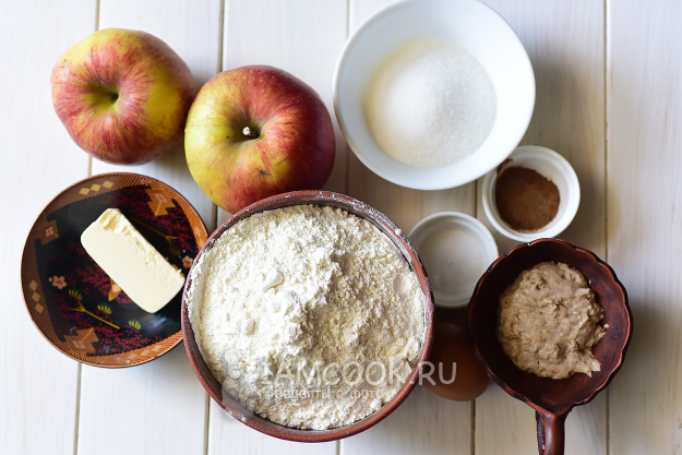 Ингредиенты для булочек с яблочной начинкой