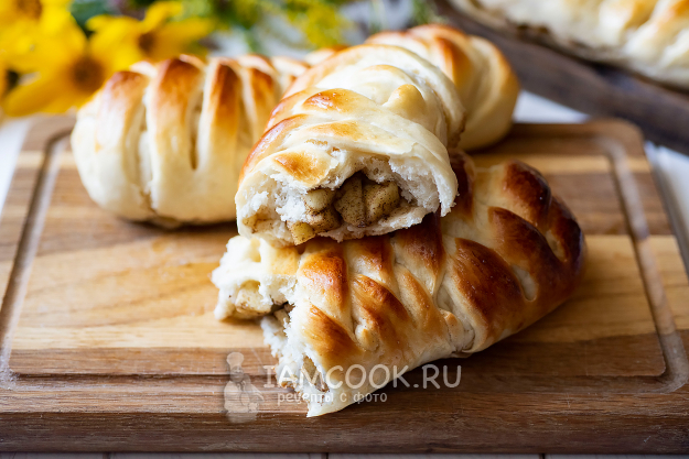 Булочки на закваске с яблоками
