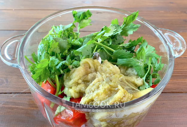 Запеченные баклажаны с овощами