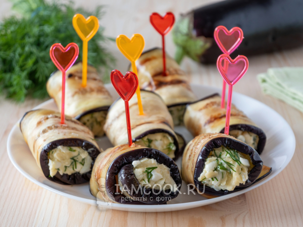 Рулетики из баклажанов с сыром и яйцом (с чесноком), рецепт с фото