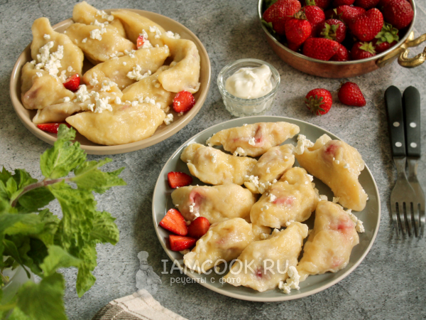 Вареники с клубникой (творожное тесто), рецепт с фото