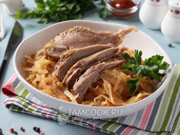 Голень индейки с капустой в духовке , рецепт с фото