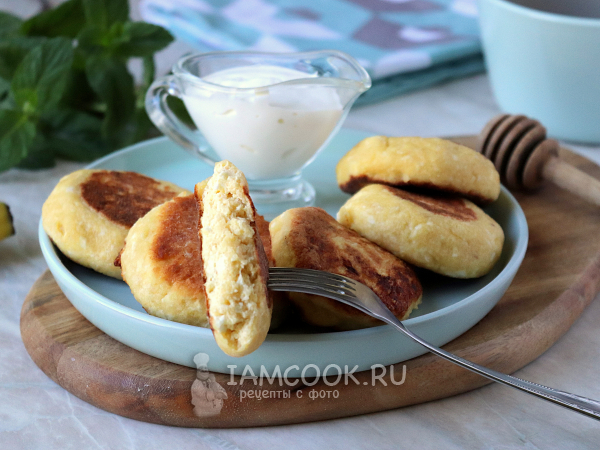 Сырники с манкой и бананом, рецепт с фото