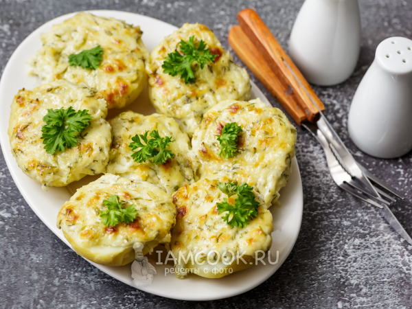 Картошка с сыром и чесноком в духовке, рецепт с фото