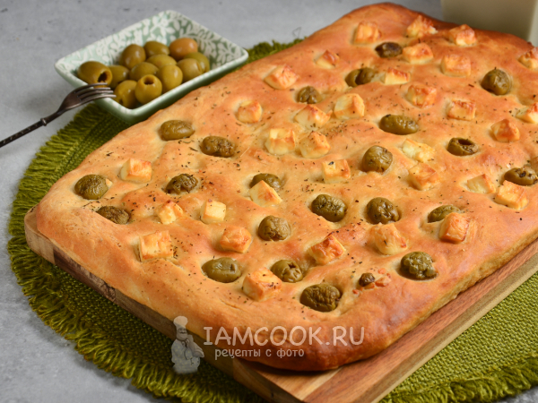 Фокачча с сыром и оливками, рецепт с фото