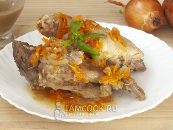 Тушеный кролик с луком и морковью в мультиварке, рецепт с фото