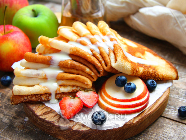 Яблочные блины на молоке, рецепт с фото