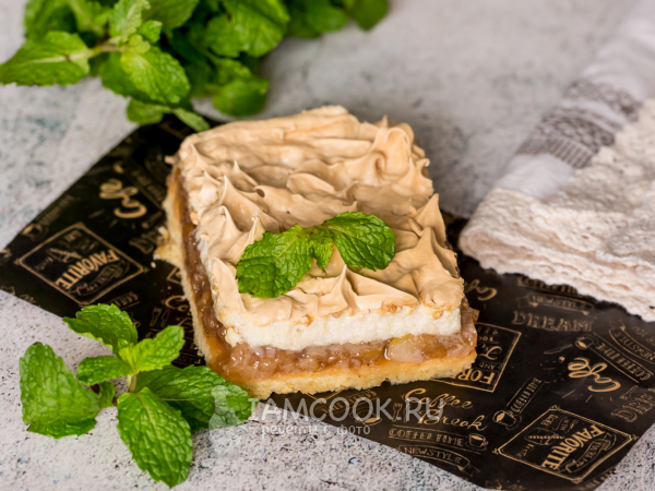 Песочный пирог с грушей и безе в духовке, рецепт с фото