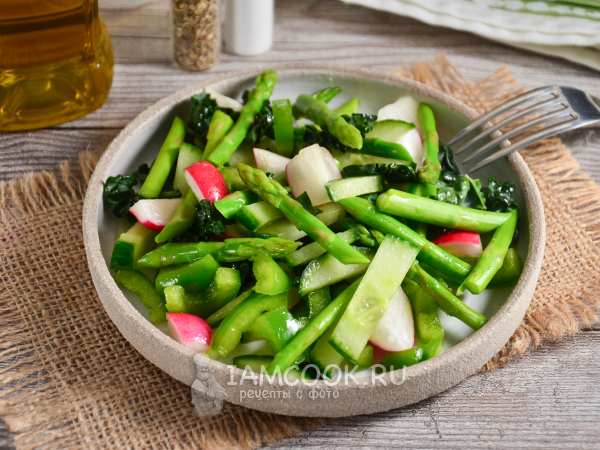 Салат со спаржей и огурцом, рецепт с фото