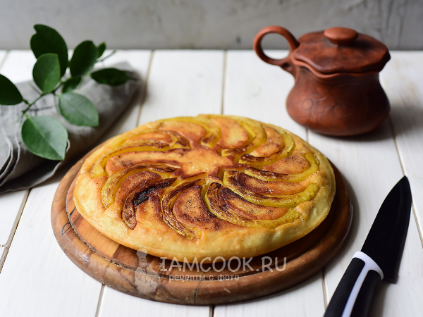Пирог из переросших кабачков на сковороде, рецепт с фото
