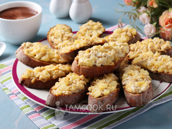 Бутерброды с курицей и ананасом, рецепт с фото