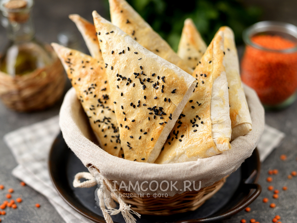 Быстрые пирожки с курицей и чечевицей, рецепт с фото