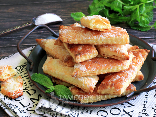 Слоеные язычки из домашнего слоеного теста, рецепт с фото