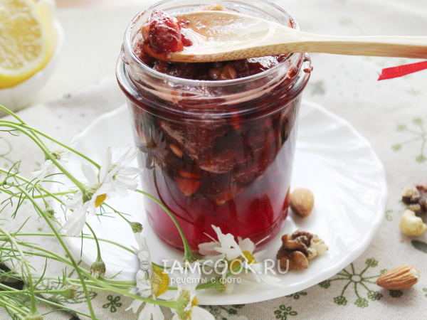 Варенье из клубники с орехами, рецепт с фото