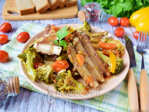 Тушеные бараньи ребрышки с овощами, рецепт с фото