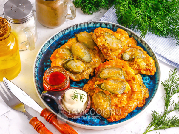 Отбивная из свинины с солеными огурцами, рецепт с фото