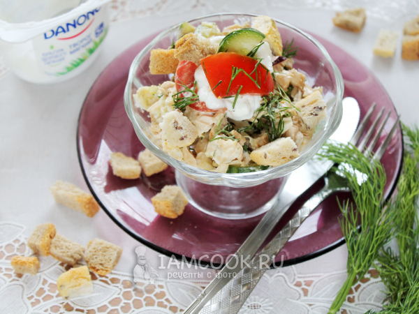 Салат из пекинской капусты с огурцом и сухариками, рецепт с фото