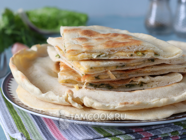 Индийская лепешка наан с сыром и чесноком, рецепт с фото