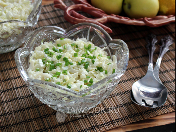 Салат с кальмарами и печенью трески, рецепт с фото