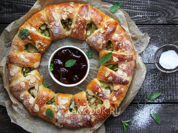 Пирог с ревенем из дрожжевого теста, рецепт с фото