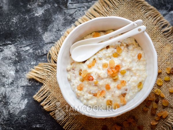 Овсяная каша с изюмом (на молоке), рецепт с фото