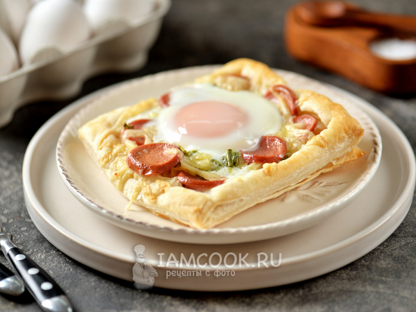 Слойки с яйцом и сыром, рецепт с фото