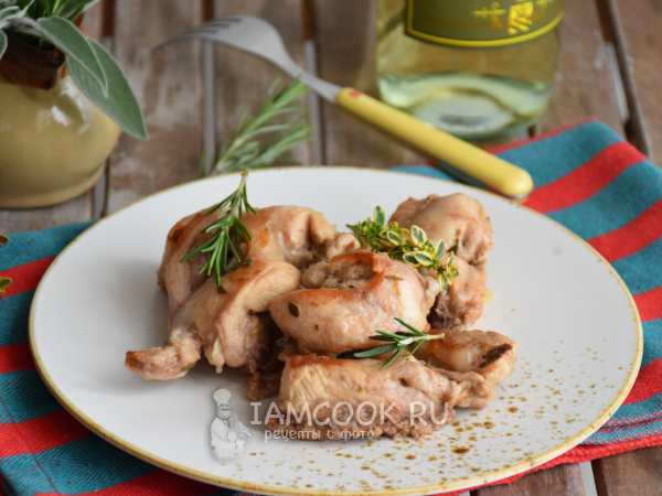 Кролик в вине (тушеный), рецепт с фото