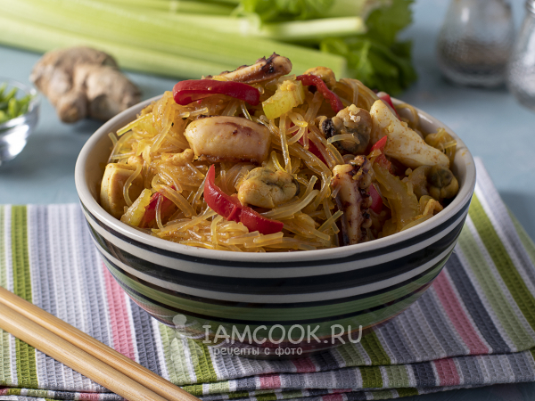 Фунчоза с морепродуктами (морским коктейлем) и овощами, рецепт с фото