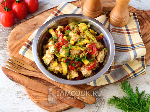 Индейка с кабачками и помидорами в духовке, рецепт с фото