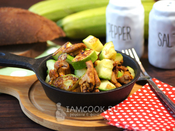 Жареные кабачки с лисичками, рецепт с фото