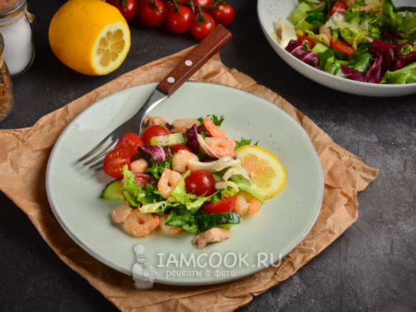 Салат с печенью трески и креветками, рецепт с фото