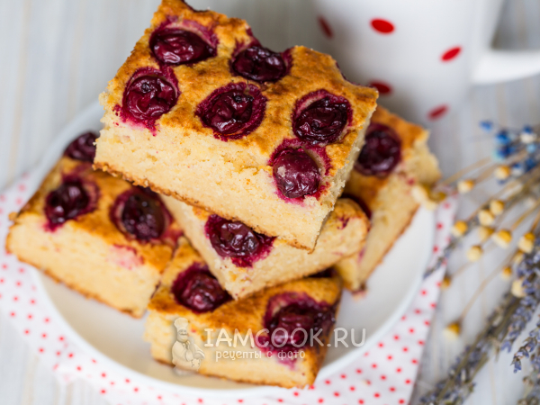 Творожный пирог с вишней, рецепт с фото