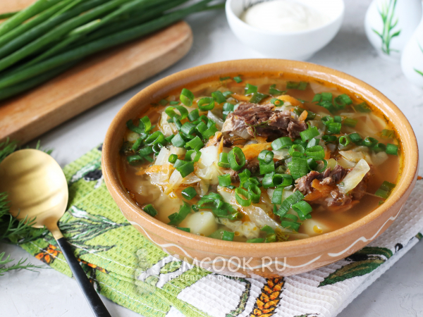 Щи из свежей капусты с говяжьей тушенкой, рецепт с фото