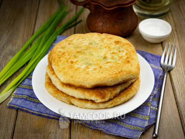 Слоеные лепешки с сыром, рецепт с фото