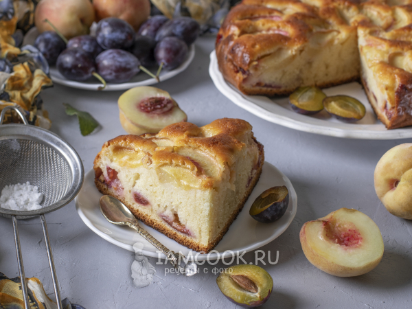 Пирог со сливами и персиками, рецепт с фото