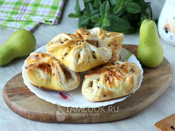 Слойки с грушей (из слоеного теста), рецепт с фото