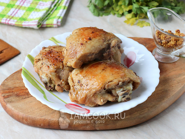 Куриные бёдра, запечённые в мультиварке, рецепт с фото