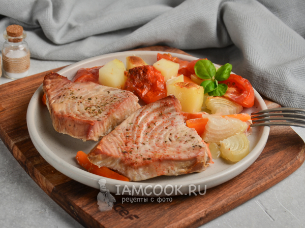 Филе тунца в духовке с овощами, рецепт с фото