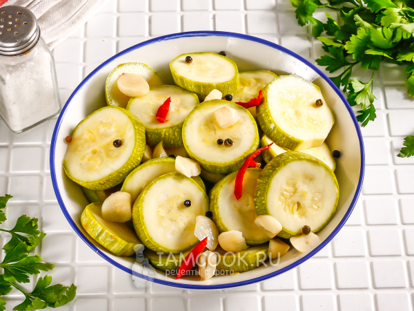 Квашеные кабачки быстрого приготовления (без закатки), рецепт с фото