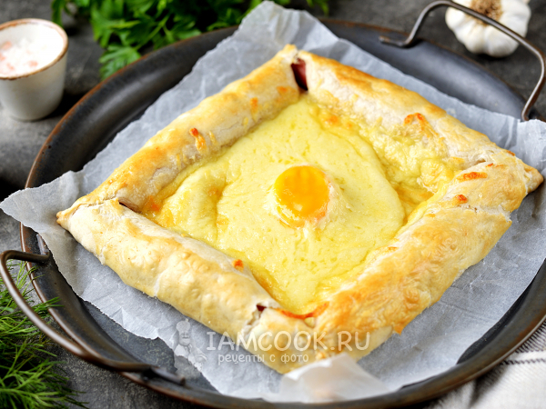 Хачапури с сосиской и яйцом, рецепт с фото