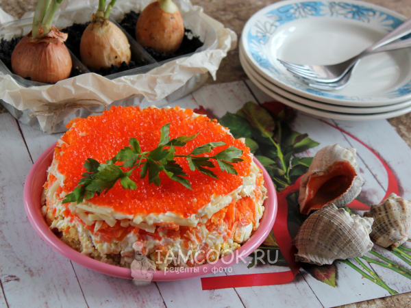 Салат с печенью трески и красной икрой, рецепт с фото