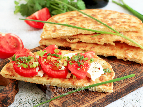 Лепешки на кефире без начинки на сковороде, рецепт с фото