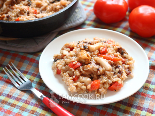 Бурый рис с морепродуктами, рецепт с фото