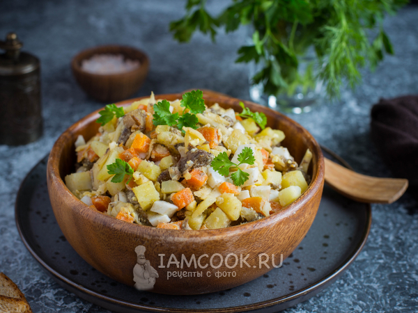 Салат с жареными маслятами, рецепт с фото