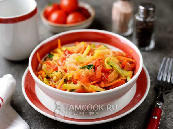 Жареная фунчоза с овощами, рецепт с фото