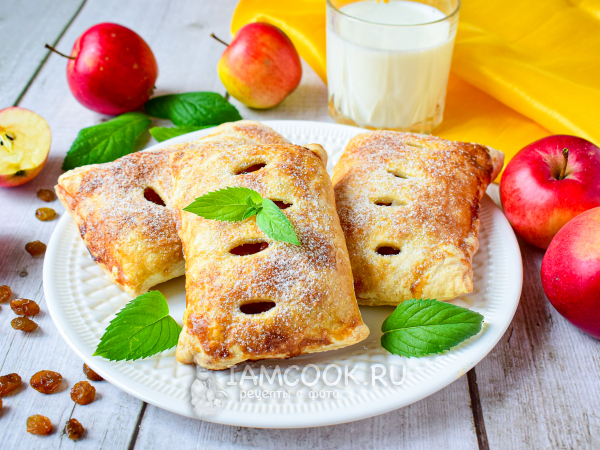 Слойки с изюмом и яблоками, рецепт с фото