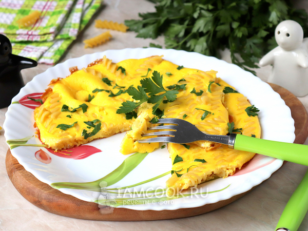 Омлет с макаронами на сковороде, рецепт с фото