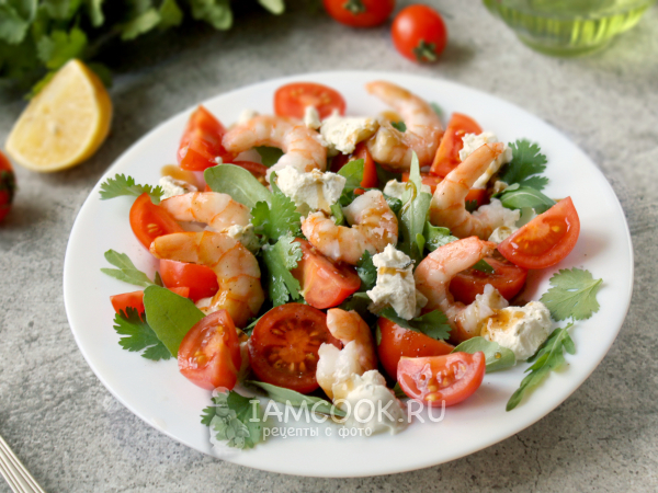 Салат с рукколой, помидорами, креветками и сыром, рецепт с фото