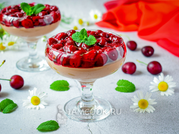 Шоколадный мусс с вишней, рецепт с фото