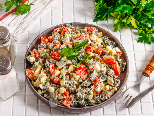 Диетический салат с солеными огурцами (ПП), рецепт с фото